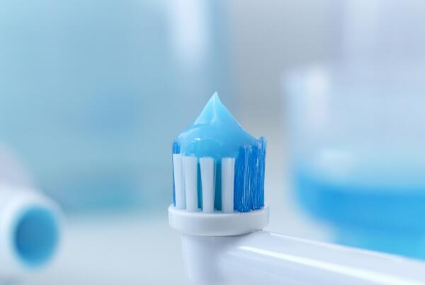 怎么區(qū)分聲波牙刷和電動(dòng)牙刷？辨別聲波電動(dòng)刷，重點(diǎn)看這三大方面即可