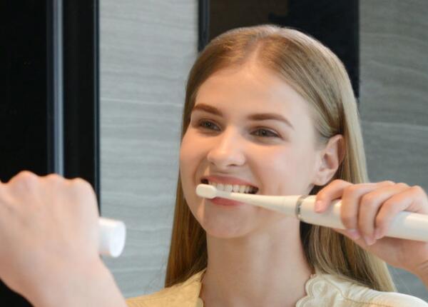 電動牙刷能刷掉牙結石嗎？別傻傻覺得電動牙刷無所不能了