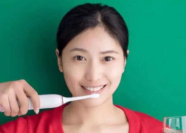 刷牙三連問：刷牙要刷多久，為何刷牙總出血，要刷舌苔嗎？