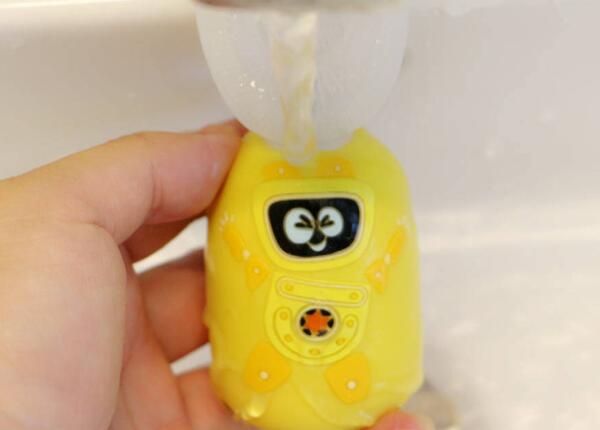 兒童用u型電動牙刷安全嗎？牙醫居然這樣建議