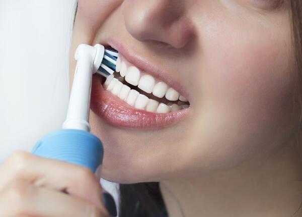 刷頭刷毛軟硬選擇：電動牙刷刷毛軟好還是硬好？