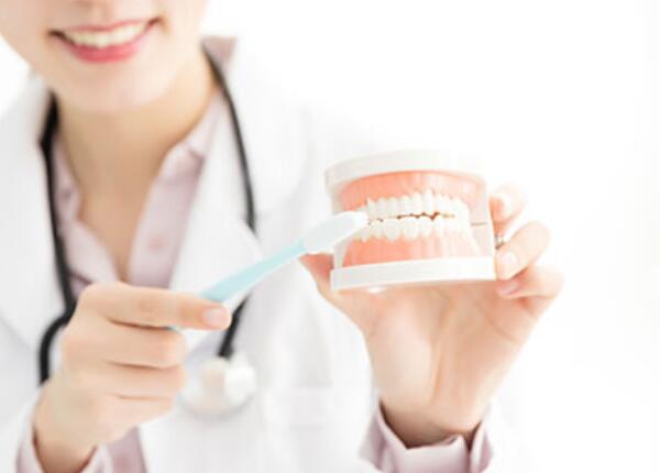 老人可以用電動牙刷嗎？特殊人群使用電動牙刷要點