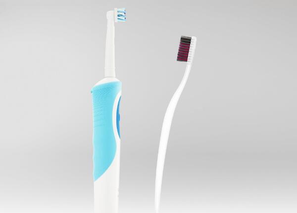 電動牙刷vs手動牙刷：哪種刷得更干凈？正確使用方法詳解！