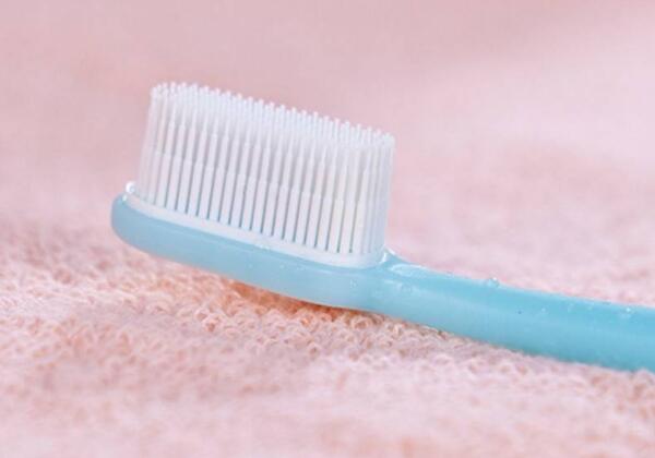 牙醫(yī)推薦牙刷是手動還是電動？手動和電動牙刷哪個更適合你？