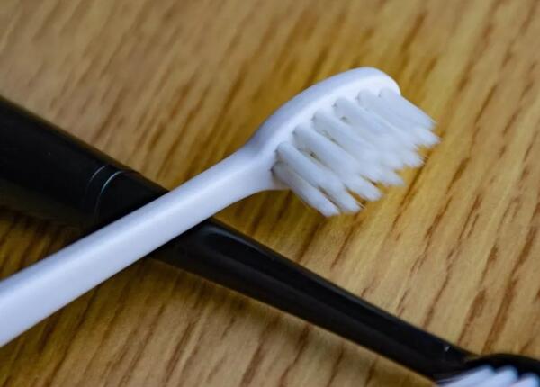 為什么明星都用手動牙刷？原來，手動牙刷竟有這般優勢