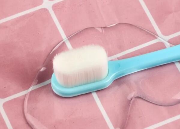 軟毛電動牙刷使用注意事項(xiàng)